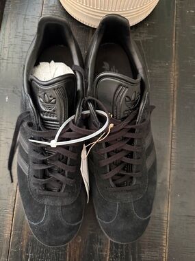 adidas Gazelle all Black Suede